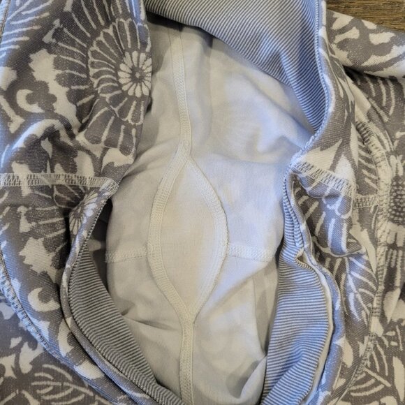 LULULEMON | Wunder Under Crop Leggings Floral White Grey 21" | Sz. 6 - Picture 4 of 7